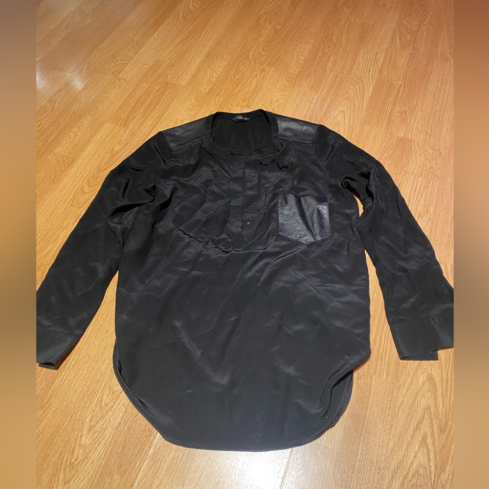 Club Monaco silk and lamb skin leather top with hidden front snaps. Size small